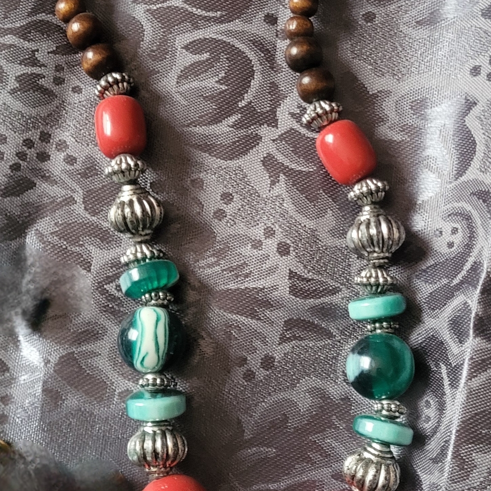 Elegant Beaded Necklace with Silver Accents